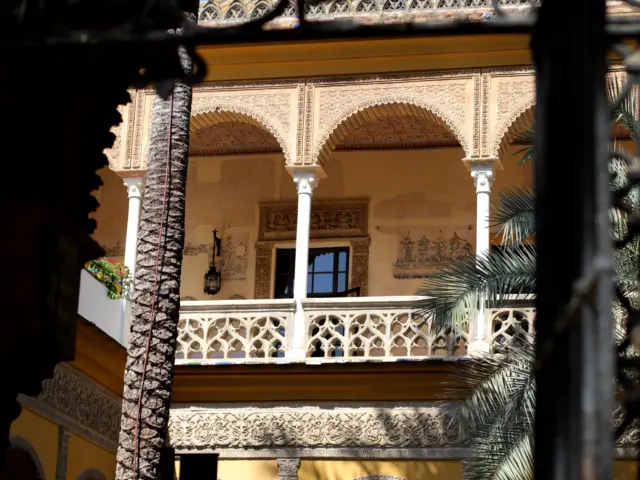 VISITA AL PALACIO DE LAS DUEÑAS