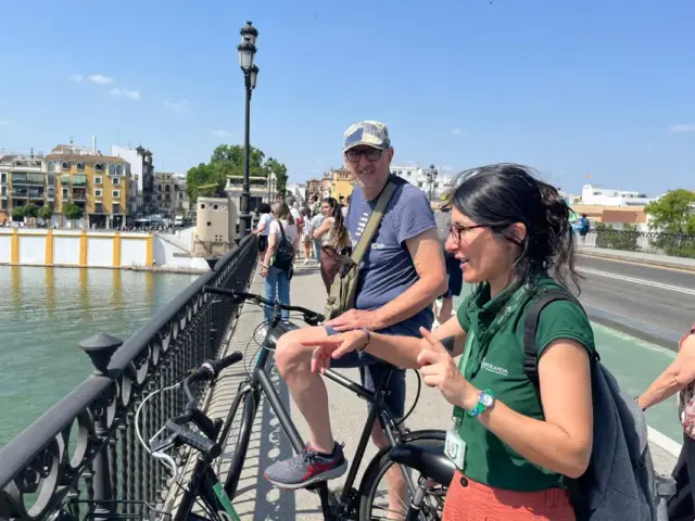 Tour de Sevilla en bicicleta, Visitas Guiadas