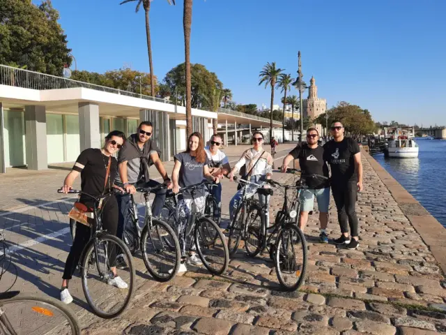 Tour de Sevilla en bicicleta, Visitas Guiadas