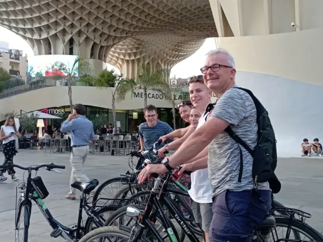Tour de Sevilla en bicicleta, Visitas Guiadas