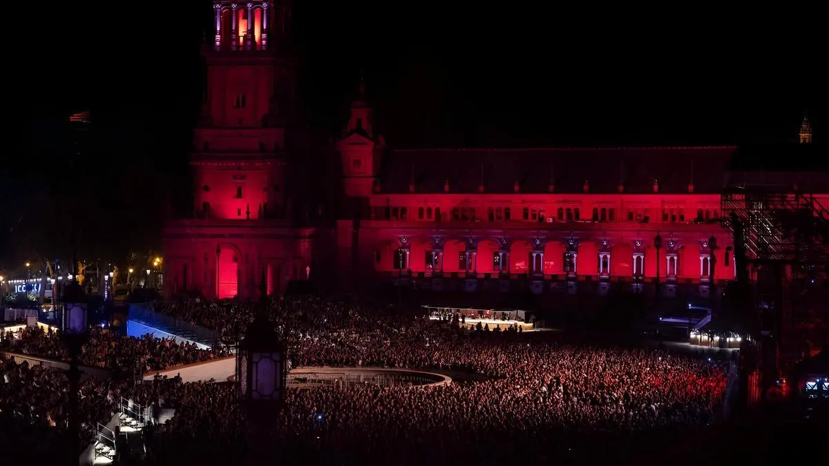 AITANA IN PLAZA DE ESPAÑA – ICÓNICA FEST