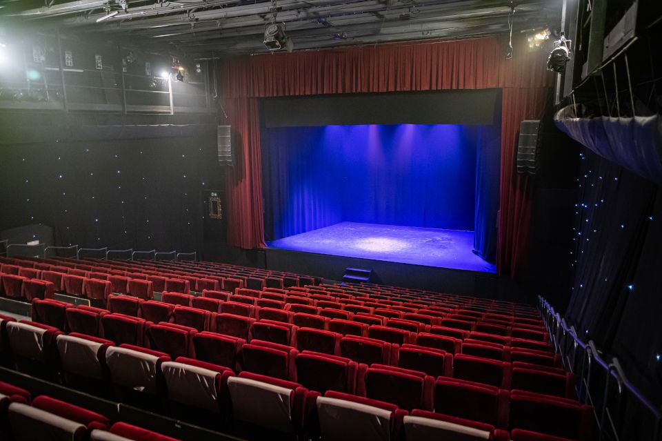 Escenario del Teatro Flamenco Sevilla en el antiguo Teatro Quintero
