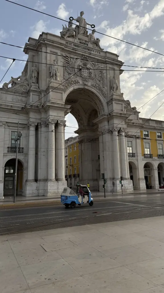El Arco da Rua Augusta, la puerta de la Baixa desde la Praça do Comércio
