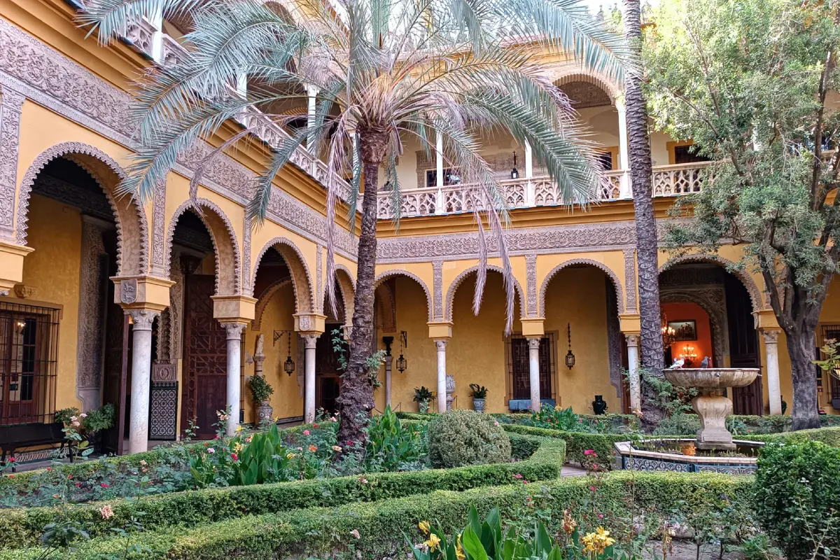 Visita al Palacio de las Dueñas