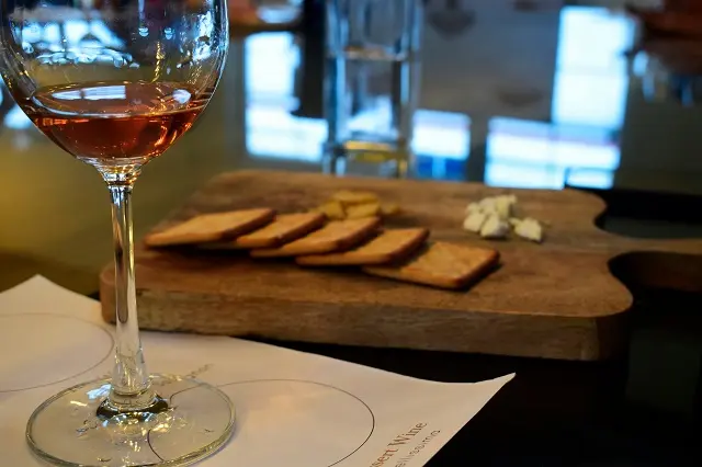 Cata de vinos en el centro de Sevilla