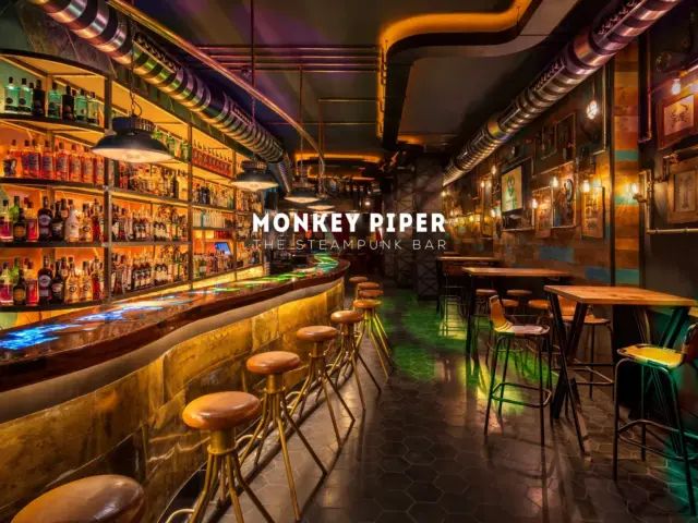 Monkey Piper, Sevilla