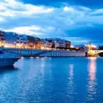Sevilla: Paseo en barco + comida/cena de 5 platos + bebidas ilimitadas
