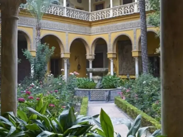 Visita il Palacio de las Dueñas con audioguida, senza code